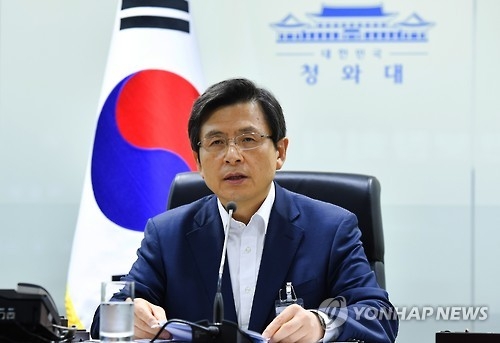 Prime Minister Hwang Kyo-ahn holds an emergency National Security Council (NSC) meeting in Seoul on Sept. 9, 2016. (Yonhap)