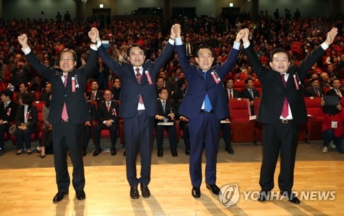 The conservative Liberty Korea Party's presidential contenders (from L to R) -- South Gyeongsang Province Gov. Hong Joon-pyo, Rep. Kim Jin-tae, North Gyeongsang Gov. Kim Kwan-yong and former six-term lawmaker Rhee In-je -- pose for a photo before their debate in Busan on March 22, 2017. (Yonhap) 