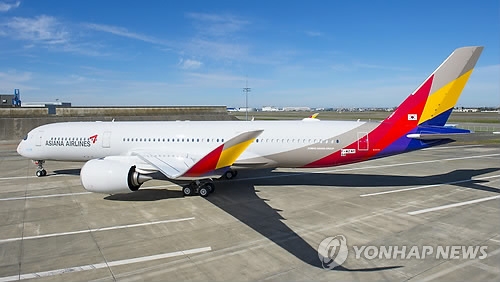This photo taken on March 16, 2017, and provided by Asiana Airlines shows an A350-900 aircraft parked at airplane manufacturer Airbus' headquarters in France after undergoing a paint job. (Yonhap) 