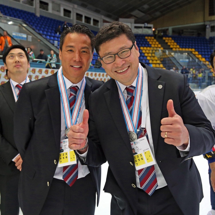 In this photo provided by Hockey Photo, South Korean men's hockey head coach Jim Paek (R) and his assistant Richard Park pose for pictures after South Korea finished in second place at the International Ice Hockey Federation (IIHF) World Championship Division I Group A in Kiev, Ukraine, on April 28, 2017. (Yonhap)
