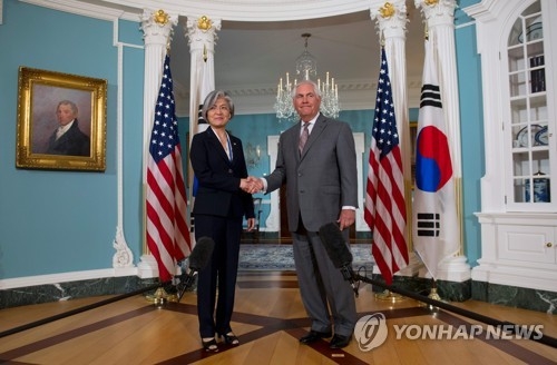 South Korean Foreign Minister Kang Kyung-wha shakes hands with U.S. Secretary of State Rex Tillerson ahead of their meeting at the State Department on June 28. (AFP-Yonhap)