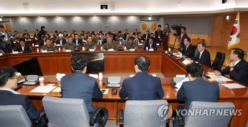 (LEAD) Moon urges immediate offensive in case N. Korea crosses the 'line' - 1