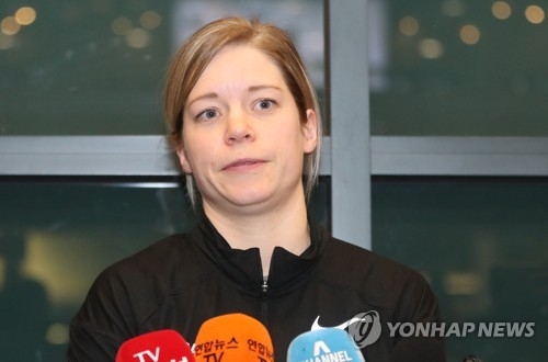 South Korea women's hockey head coach Sarah Murray listens to a reporter's question at Incheon International Airport on Jan. 16, 2018. (Yonhap)