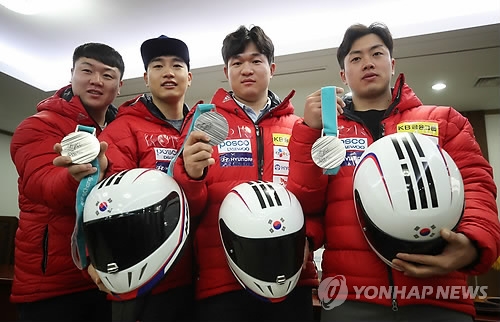 South Korea's four-man bobsleigh team members pose for a photo with their silver medals won at the PyeongChang Winter Olympics during a press conference at Olympic Parktel in Seoul on March 7, 2018. From left are Won Yun-jong, Jun Jung-lin, Kim Dong-hyun and Seo Young-woo. (Yonhap) 