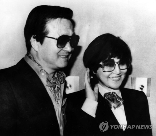 This file photo shows late movie director Shin Sang-sok (L) and his estranged wife and late actress Choi Eun-hee. (Yonhap) 