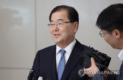 In this file photo from May 5, 2018, Chung Eui-yong, South Korea's top presidential security adviser, speaks to reporters at Incheon International Airport after returning from a meeting with U.S. national security adviser John Bolton. (Yonhap)