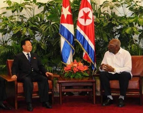 A photo captured from the Prensa Latina News Agency on Aug. 17, 2018, shows North Korea's Choe Ryong-hae (L) visiting Cuba. (Yonhap) 