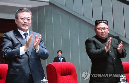 (3rd LD) At mass games, Moon delivers Seoul leader's first address to North Koreans - 2