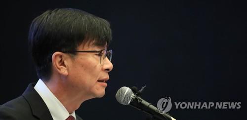 Fair Trade Commission Chairman Kim Sang-jo speaks during a meeting with businessmen in Seoul on Oct. 22, 2018. (Yonhap)
