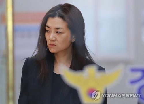 This file photo taken on May 2, 2018, shows Cho Hyun-min leaving Seoul's Gangseo Police Station in Seoul after undergoing questioning about her alleged power abuse scandal. (Yonhap)