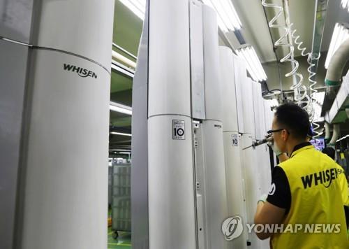 This file photo provided by LG Electronics shows the air conditioner production line at the company's Changwon plant, 398 kilometers southeast of Seoul. (PHOTO NOT FOR SALE) (Yonhap)