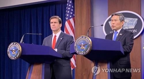 In the file photo taken Feb. 24, 2020, South Korean Defense Minister Jeong Kyeong-doo (R) and U.S. Defense Secretary Mark Esper hold a joint press conference at the Pentagon in Washington. (Yonhap)
