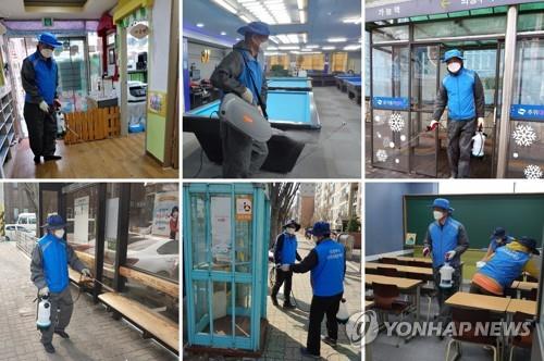 Choi Su-jin, a resident of Uijeongbu, north of Seoul, voluntarily disinfects public places in his neighborhood in this combination photo provided by Choi. (PHOTO NOT FOR SALE) (Yonhap)