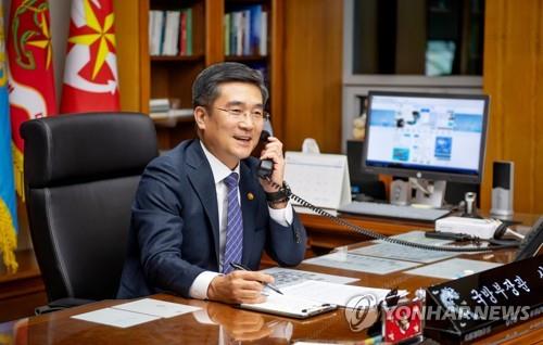This Oct. 8, 2020, file photo, provided by the Ministry of Defense, shows South Korean Defense Minister Suh Wook holding phone talks with then U.S. defense chief Mark Esper at his office in Seoul. (PHOTO NOT FOR SALE) (Yonhap)