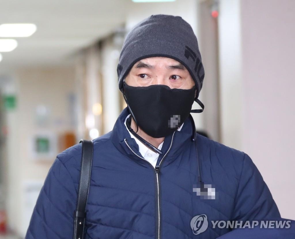 Lee Rae-jin, the elder brother of a South Korean official killed by North Korean soldiers while drifting in its waters in September 2020, walks to attend a meeting with Unification Minister Lee In-young in Seoul on Feb. 4, 2021. (Yonhap)