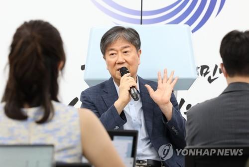 Presidential chief of staff Kim Dae-ki speaks during a press conference at the presidential office on July 24, 2022. (Yonhap)
