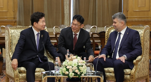 National Assembly Speaker Kim Jin-pyo (L) speaks with Ion-Marcel Ciolacu, president of the Romanian House of Deputies, during their meeting in Bucharest on Aug. 9, 2022, in this photo released by Kim's office. (PHOTO NOT FOR SALE) (Yonhap)