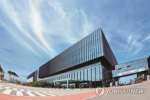 This photo provided by Samsung Biologics Co. shows the company's pharmaceutical production plant. (PHOTO NOT FOR SALE) (Yonhap)