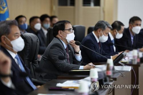 National Security Adviser Kim Sung-han presides over a National Security Council meeting following North Korea's launch of two short-range ballistic missiles at the presidential office in Seoul on Sept. 28, 2022, in this photo provided by the office. (PHOTO NOT FOR SALE) (Yonhap)