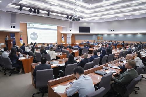 The foreign ministry holds a briefing session in Seoul for foreign diplomats stationed in South Korea on the preparations for the Responsible AI in the Military Domain conference, slated for Sept. 9 and 10, in this file photo provided by the ministry on Aug. 1, 2024. (PHOTO NOT FOR SALE) (Yonhap)