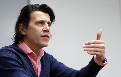 (Interview Yonhap) Le numéro 2 du CIO appelle le monde à vivre une expérience «unique» à PyeongChang