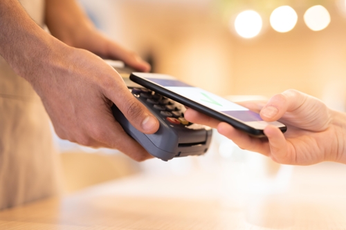 Des sociétés non financières seront autorisées à fournir des services de paiement mobile à l'étranger