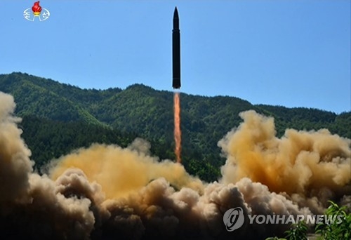 朝鮮中央テレビが公開した発射の写真＝（聯合ニュース）