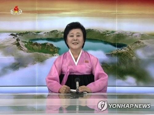 重大報道を発表する北朝鮮のアナウンサー＝（聯合ニュース）
