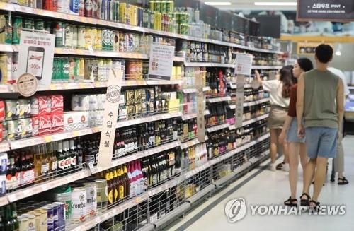 大型スーパーではさまざまな輸入ビールが売られている（資料写真）＝（聯合ニュース）