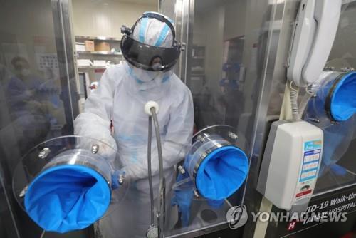 ソウル市内の病院に設置されたウイルス検査ブース＝（聯合ニュース）