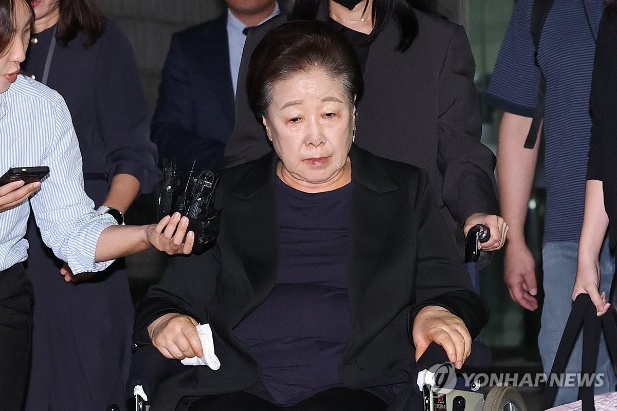 ９月２２日、逮捕状審査を終えソウル中央地裁を出る韓氏（共同取材）＝（聯合ニュース）