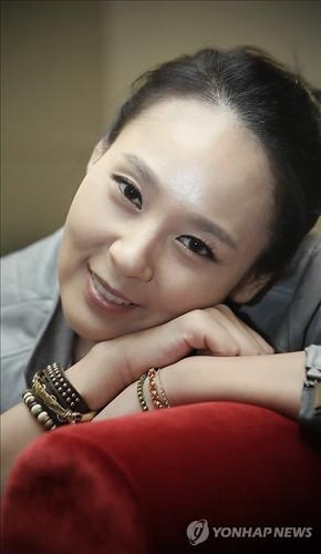 <전미선 "마흔에 가까우니 용기 더 생겨">1