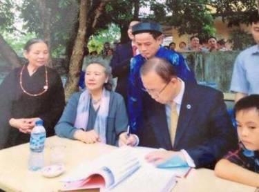 반기문 총장 조상이 베트남인?…성 같은 베트남가정 방문에 억측 - 2