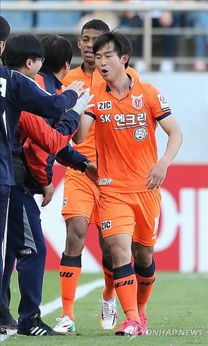 <프로축구> 포항 김승대, 옌볜FC로 이적…'박태하 감독과 한솥밥'(종합) - 3