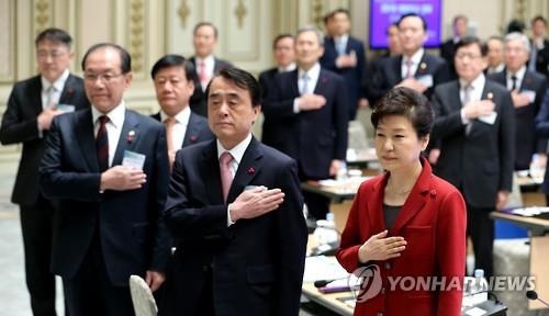 朴대통령 "국회, 국민 바라는일 제쳐두고 무슨 정치개혁인가" - 2