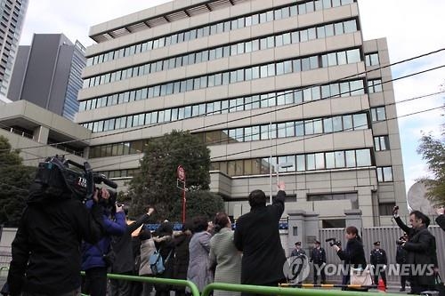 재일민단, 조선총련 앞에서 北 '수소탄' 실험 항의 시위 - 3