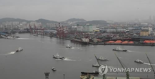 인천항 배후단지 임대료 인하…35개 기업 혜택 - 2