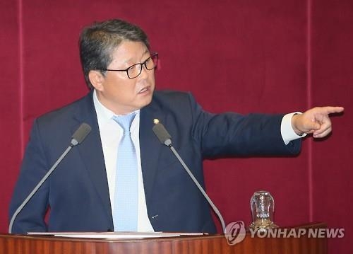 조원진, 유승민 출마선언문에 "헌법 위에 사람 있다" - 2