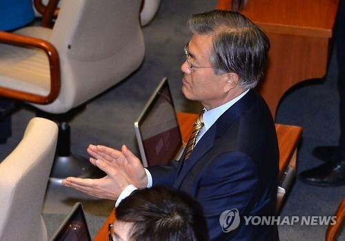 文, 김종인 만난뒤 "당 안정…선거 이길 것 같지 않나" - 2