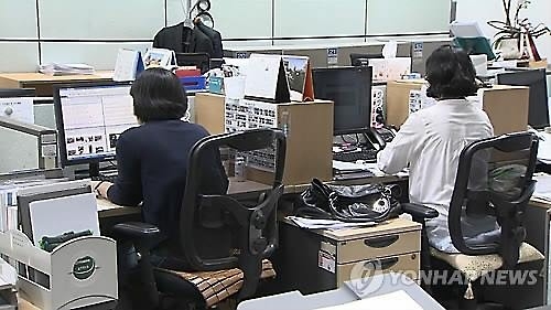 韓 30대 여성 고용률 OECD 최하위권…'핵심 생산인력 부족하다'(종합) - 2
