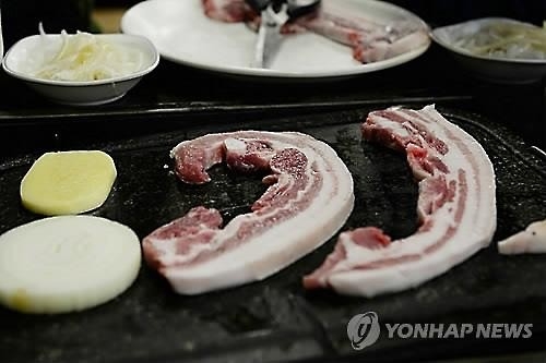 3월 3일은 삼겹살데이…"삼겹살 싸게 드세요" - 2