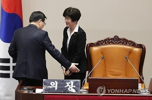 필리버스터 닷새째…정의장, 상임위원장에 본회의 사회권 - 2