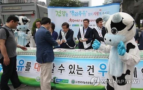 남아돌지만 비싼 우유…"가격제도 개선" 목소리 - 4