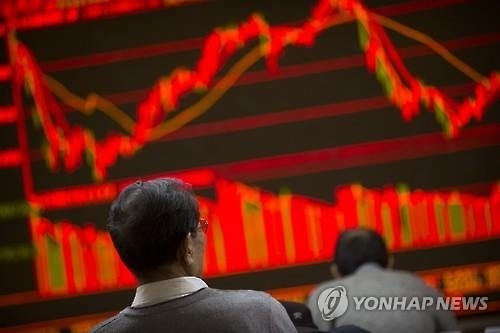 中 상하이증시 장중 4% 이상 폭락…15개월만에 최저(종합) - 2
