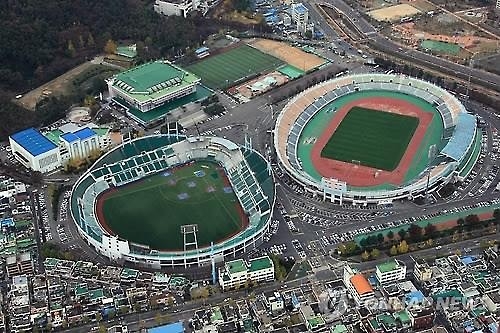 '34년 역사' 마산종합운동장 곧 철거…야구장 변신 - 2