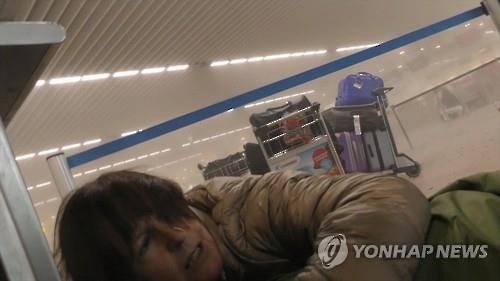 브뤼셀 테러 피한 태국 승무원 "커피 산다는 기장 덕에 살았다" - 2
