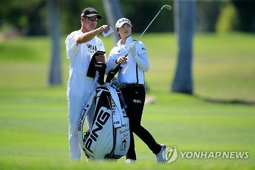 '장타여왕' 박성현 "상금왕 욕심나죠…LPGA 진출,애쓰지 않겠다" - 3