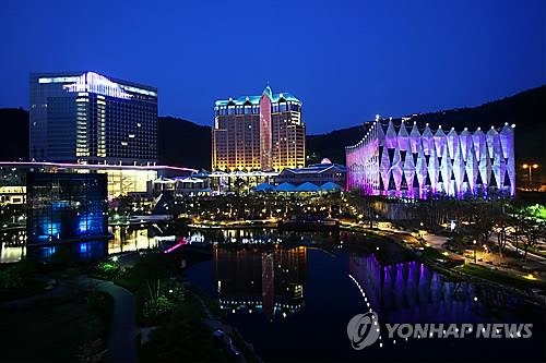 공짜맥주·백화점할인·투표수당…전국 곳곳 투표독려 이벤트 - 5