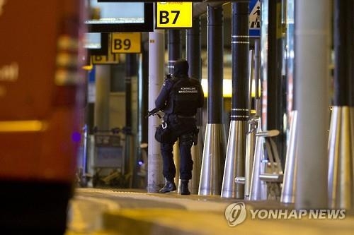 서유럽 공항 또 폭탄테러 공포…암스테르담공항 긴급대피 소동 - 2