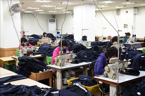 산업현장 50대는 막내…2∼3년후엔 숙련공 부족 심각 - 3